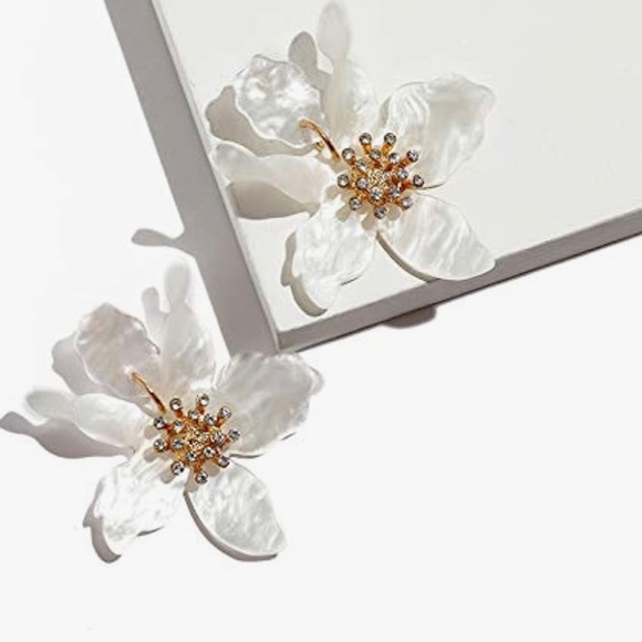 Neiman Marcus Reverie Luxury Floral Earrings - Picture 2 of 3